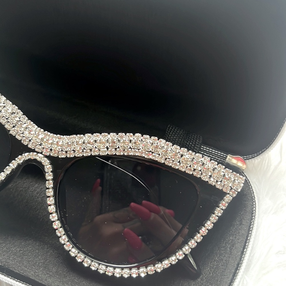 ONE LEFT! NWC rhinestone sunglasses - Picture 3 of 3